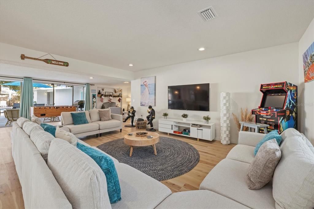 For Sale: $1,550,000 (6 beds, 5 baths, 3249 Square Feet)