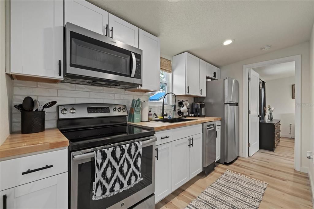 For Sale: $1,550,000 (6 beds, 5 baths, 3249 Square Feet)