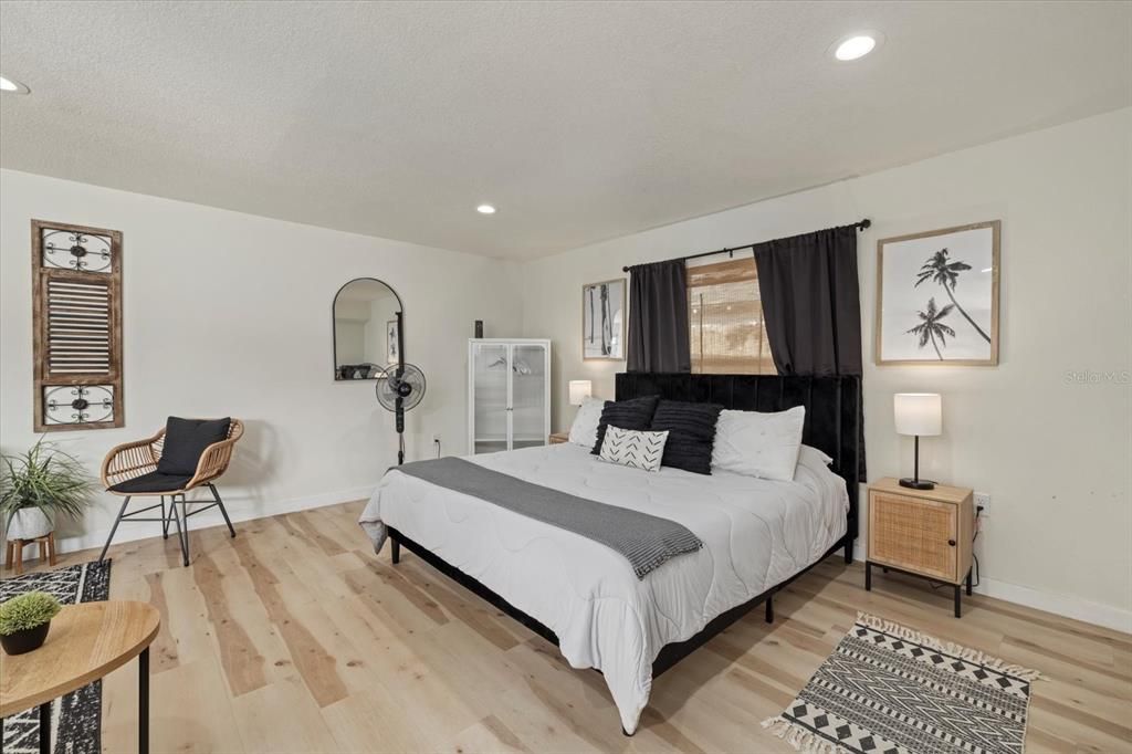 For Sale: $1,550,000 (6 beds, 5 baths, 3249 Square Feet)