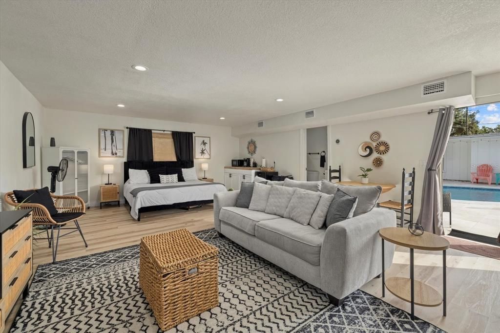 For Sale: $1,550,000 (6 beds, 5 baths, 3249 Square Feet)