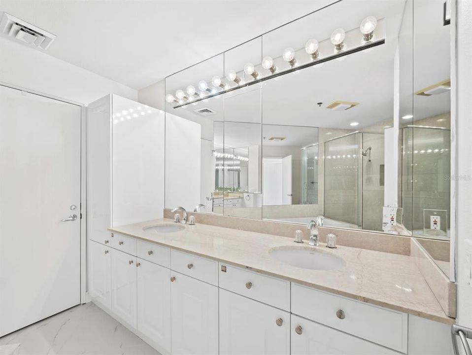 For Sale: $549,000 (2 beds, 2 baths, 1276 Square Feet)