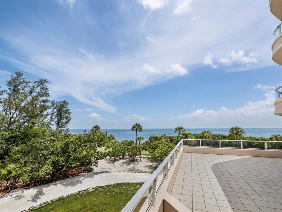 For Sale: $549,000 (2 beds, 2 baths, 1276 Square Feet)