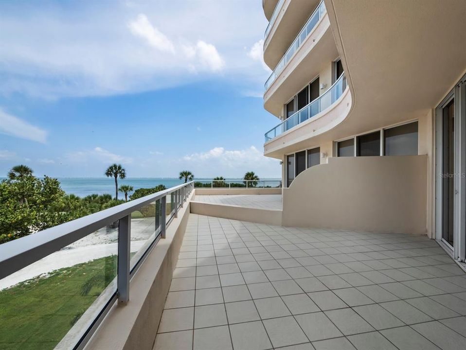 For Sale: $549,000 (2 beds, 2 baths, 1276 Square Feet)