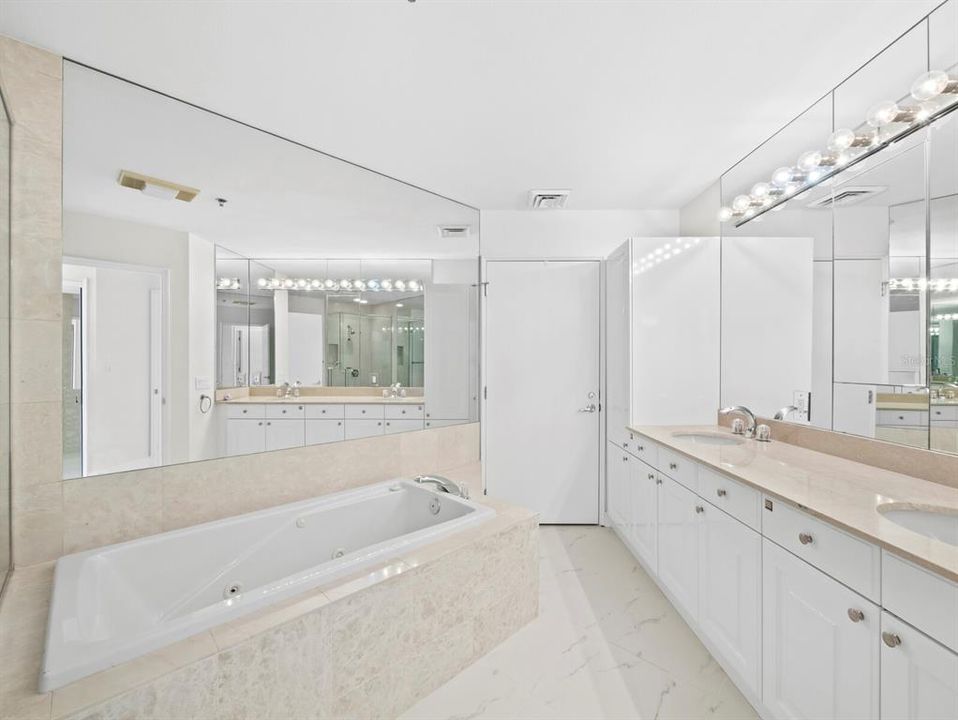 For Sale: $549,000 (2 beds, 2 baths, 1276 Square Feet)