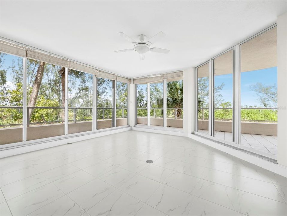 For Sale: $549,000 (2 beds, 2 baths, 1276 Square Feet)