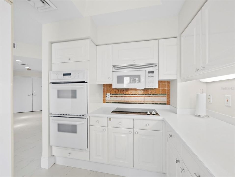 For Sale: $549,000 (2 beds, 2 baths, 1276 Square Feet)