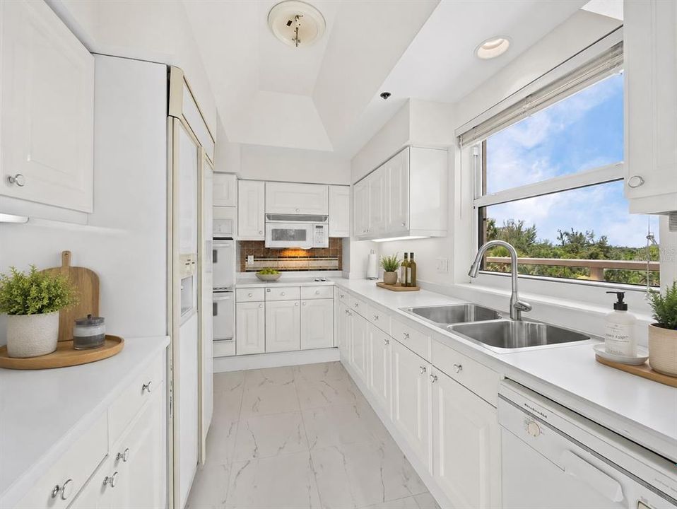 For Sale: $549,000 (2 beds, 2 baths, 1276 Square Feet)