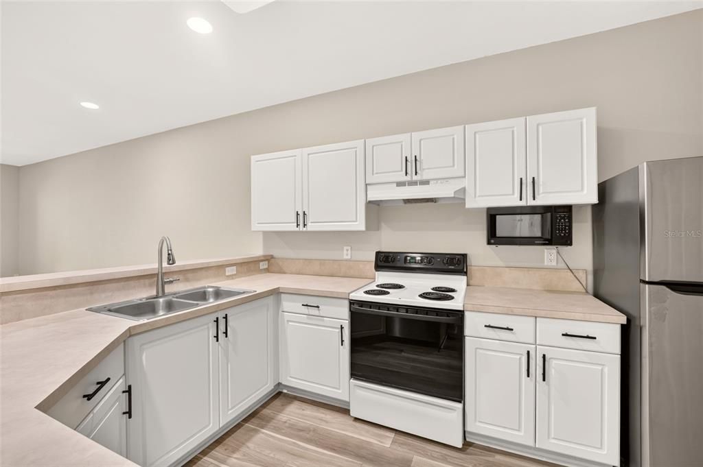 For Sale: $202,700 (2 beds, 2 baths, 1465 Square Feet)