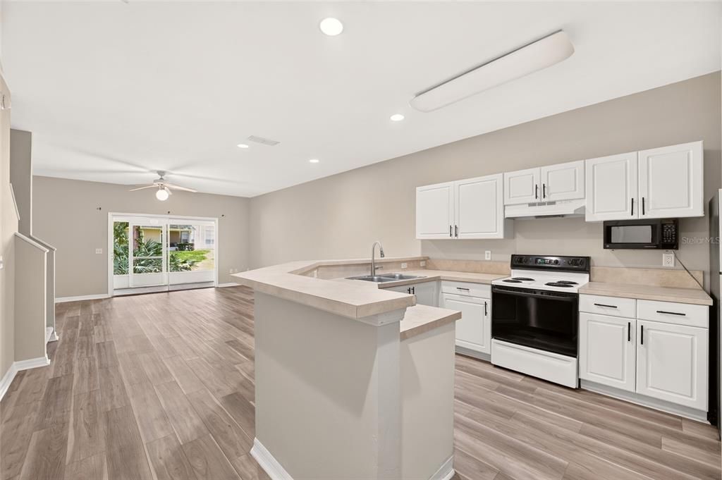 For Sale: $202,700 (2 beds, 2 baths, 1465 Square Feet)