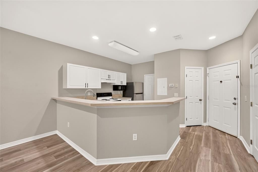 For Sale: $202,700 (2 beds, 2 baths, 1465 Square Feet)