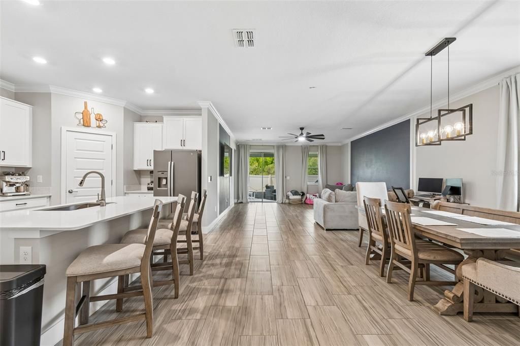 For Rent: $2,350 (3 beds, 2 baths, 1968 Square Feet)