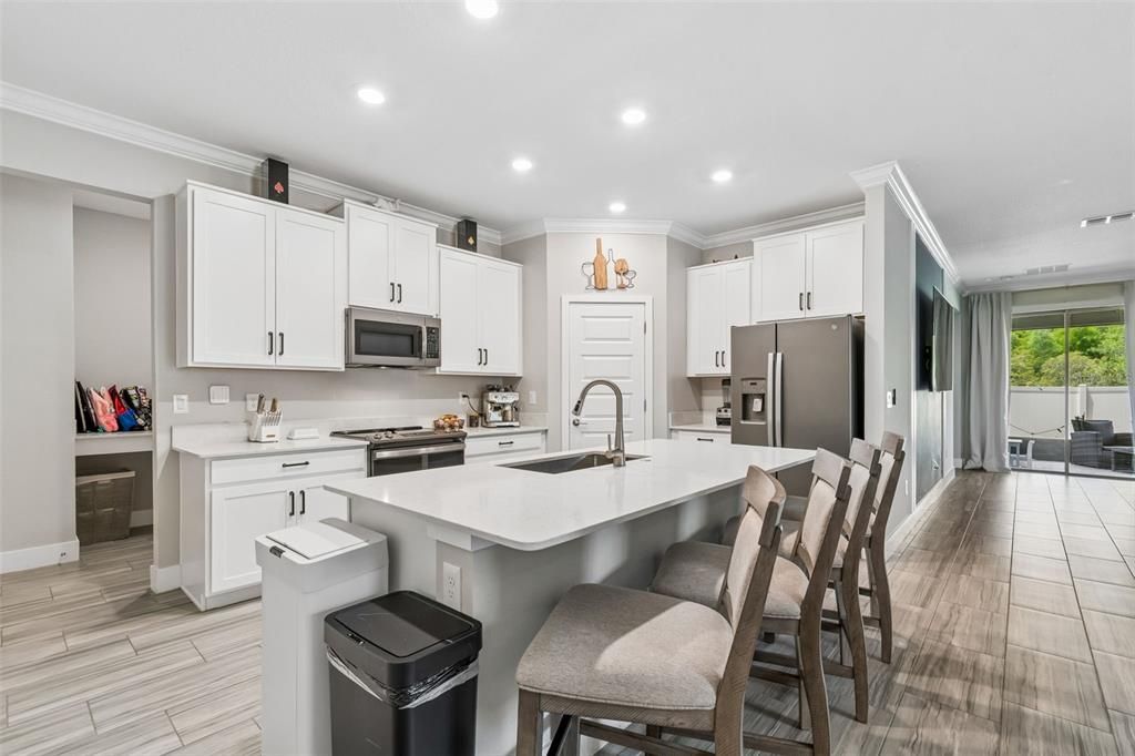 For Rent: $2,350 (3 beds, 2 baths, 1968 Square Feet)