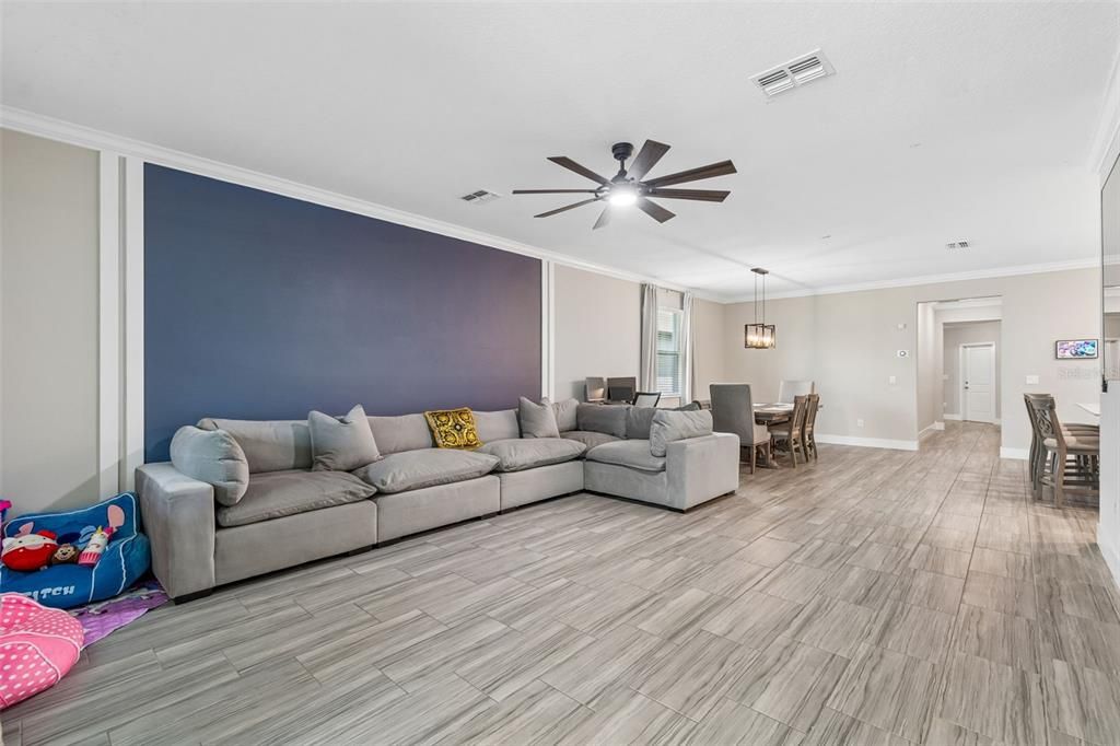 For Rent: $2,350 (3 beds, 2 baths, 1968 Square Feet)