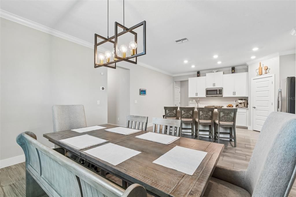For Rent: $2,350 (3 beds, 2 baths, 1968 Square Feet)
