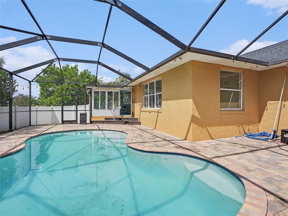 For Sale: $325,000 (4 beds, 2 baths, 1681 Square Feet)