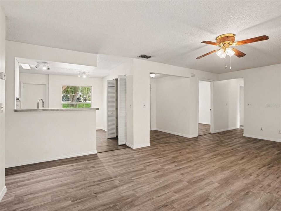 For Sale: $325,000 (4 beds, 2 baths, 1681 Square Feet)