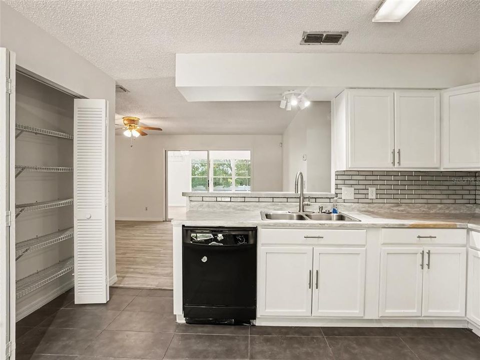 For Sale: $325,000 (4 beds, 2 baths, 1681 Square Feet)
