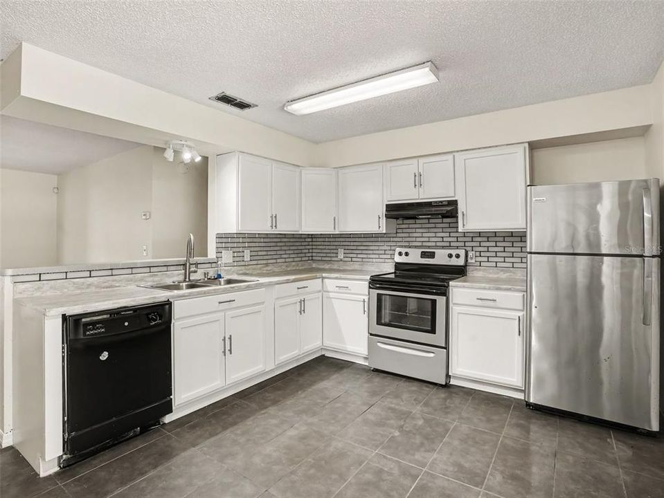 For Sale: $325,000 (4 beds, 2 baths, 1681 Square Feet)