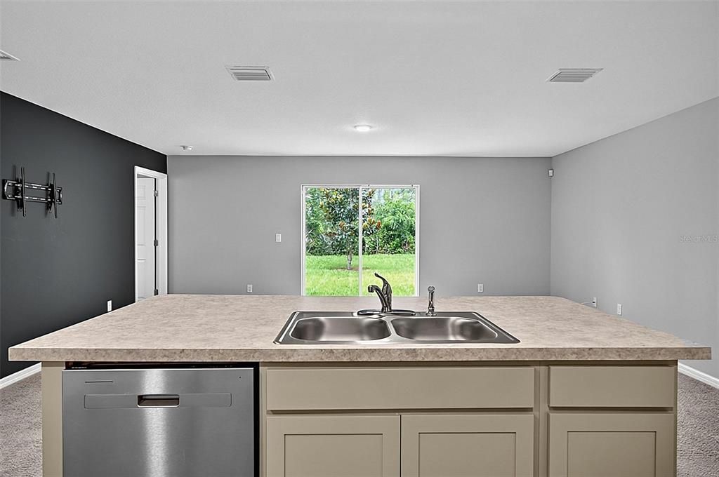 For Sale: $349,900 (4 beds, 2 baths, 1806 Square Feet)