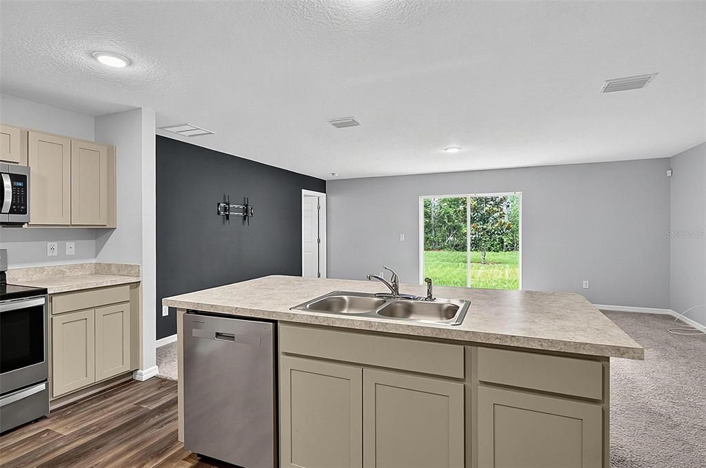 For Sale: $349,900 (4 beds, 2 baths, 1806 Square Feet)