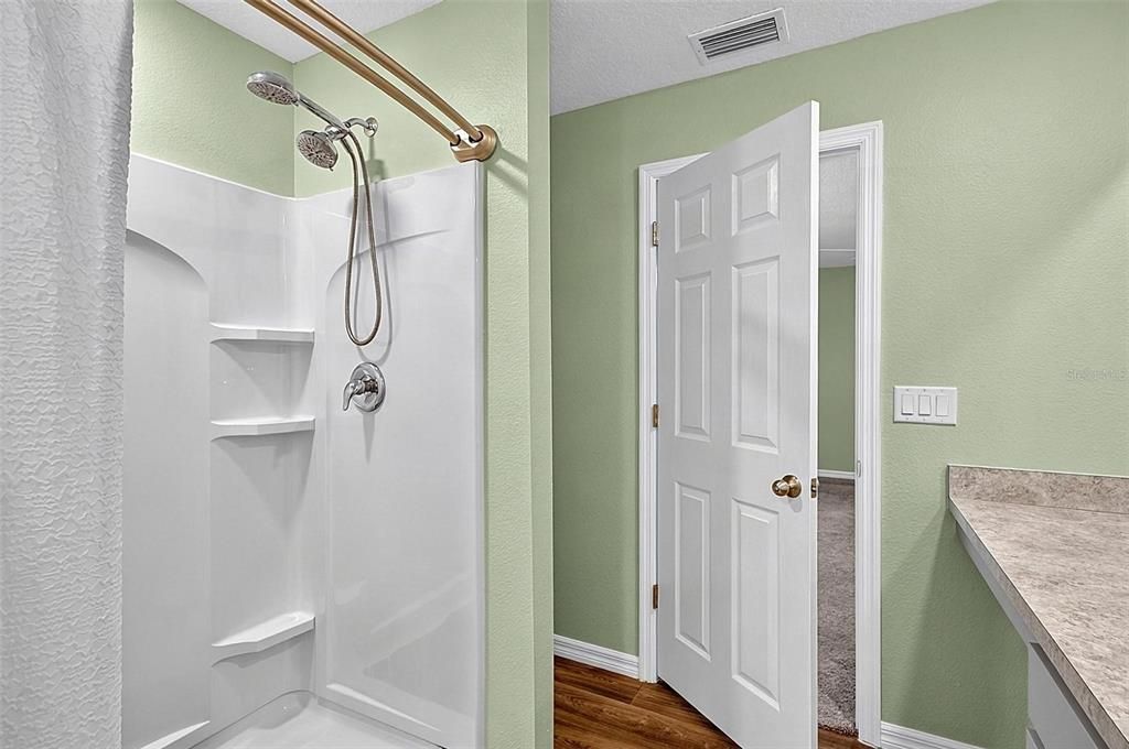 For Sale: $349,900 (4 beds, 2 baths, 1806 Square Feet)