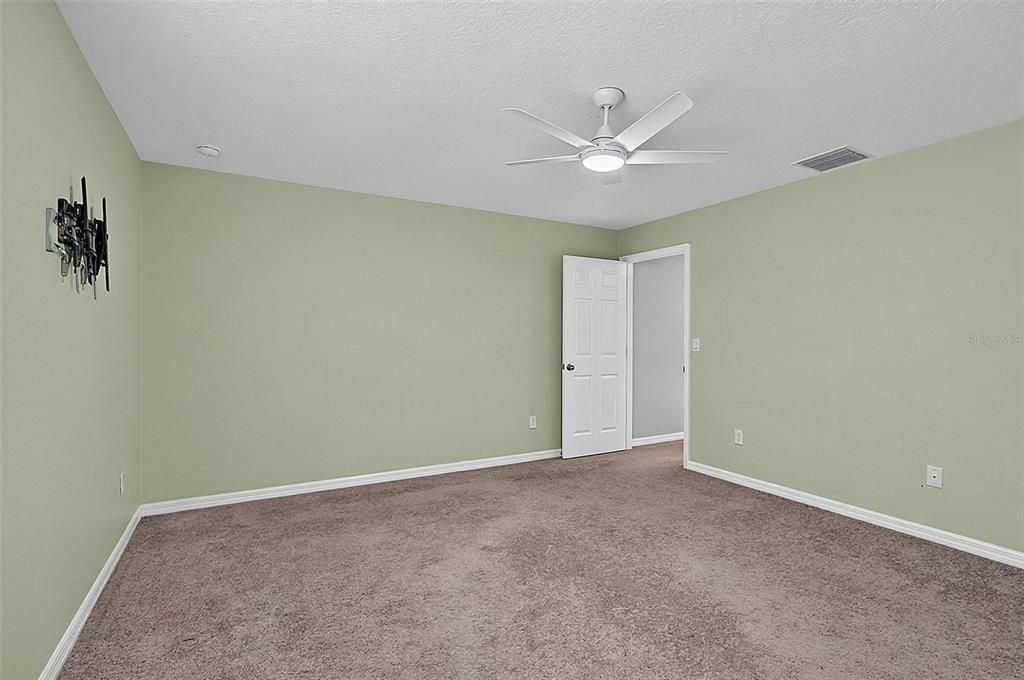 For Sale: $349,900 (4 beds, 2 baths, 1806 Square Feet)