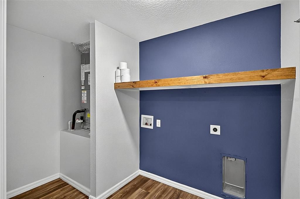 For Sale: $349,900 (4 beds, 2 baths, 1806 Square Feet)