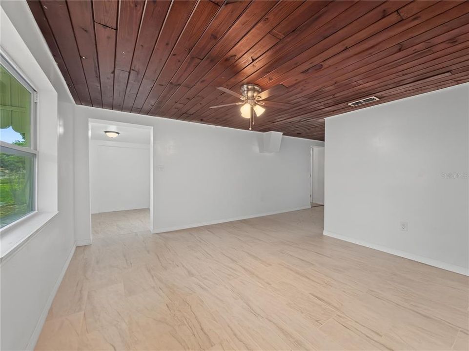 For Rent: $1,700 (3 beds, 1 baths, 1008 Square Feet)