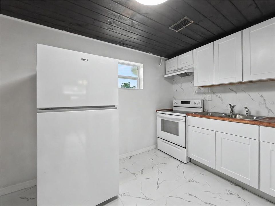 For Rent: $1,700 (3 beds, 1 baths, 1008 Square Feet)