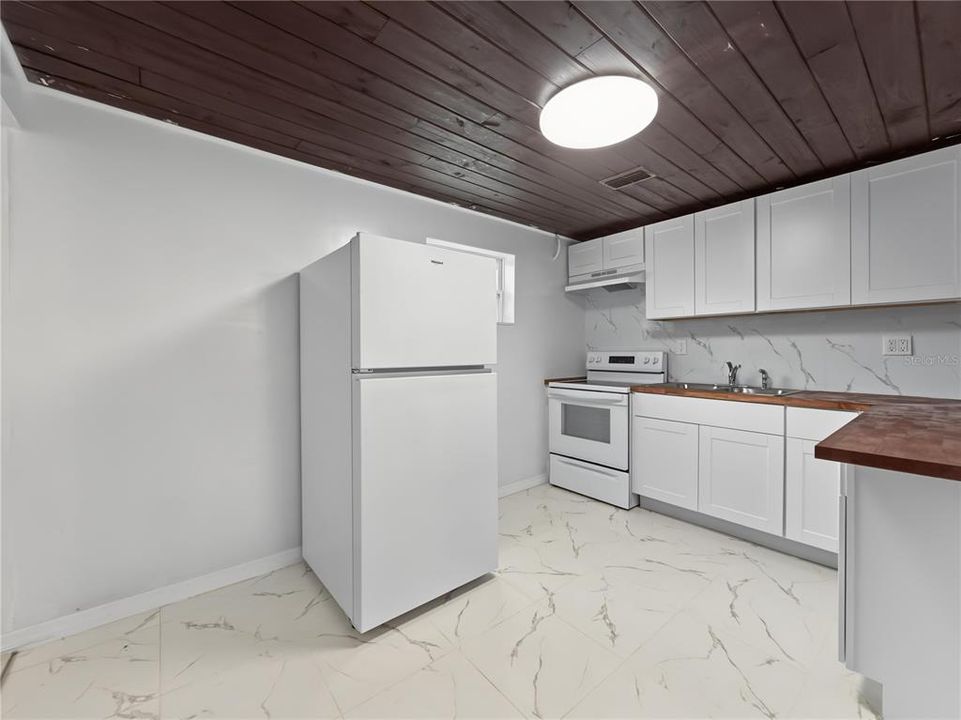 For Rent: $1,700 (3 beds, 1 baths, 1008 Square Feet)