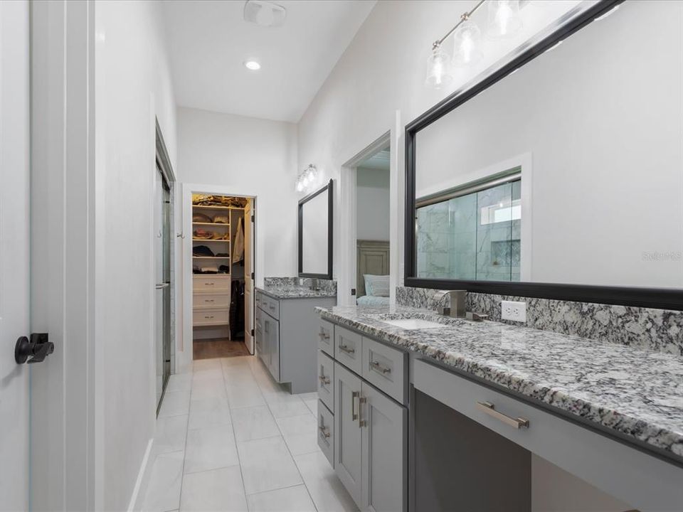 En Venta: $879,900 (4 camas, 3 baños, 2805 Pies cuadrados)