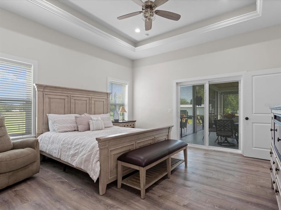 En Venta: $879,900 (4 camas, 3 baños, 2805 Pies cuadrados)