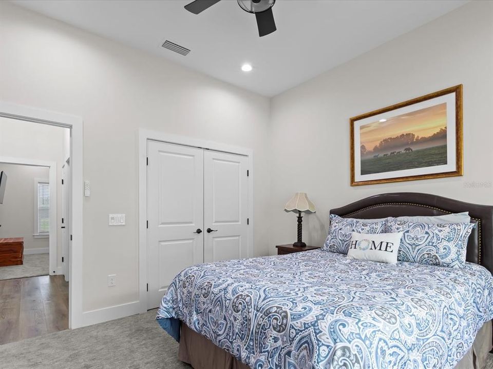 En Venta: $879,900 (4 camas, 3 baños, 2805 Pies cuadrados)