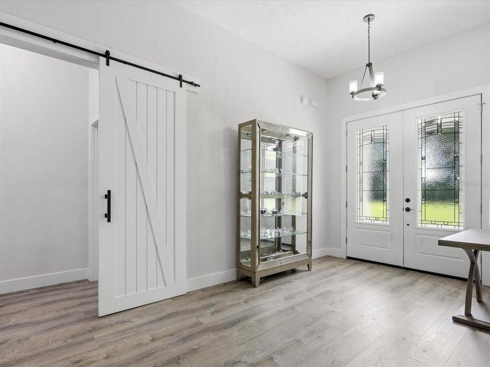En Venta: $879,900 (4 camas, 3 baños, 2805 Pies cuadrados)