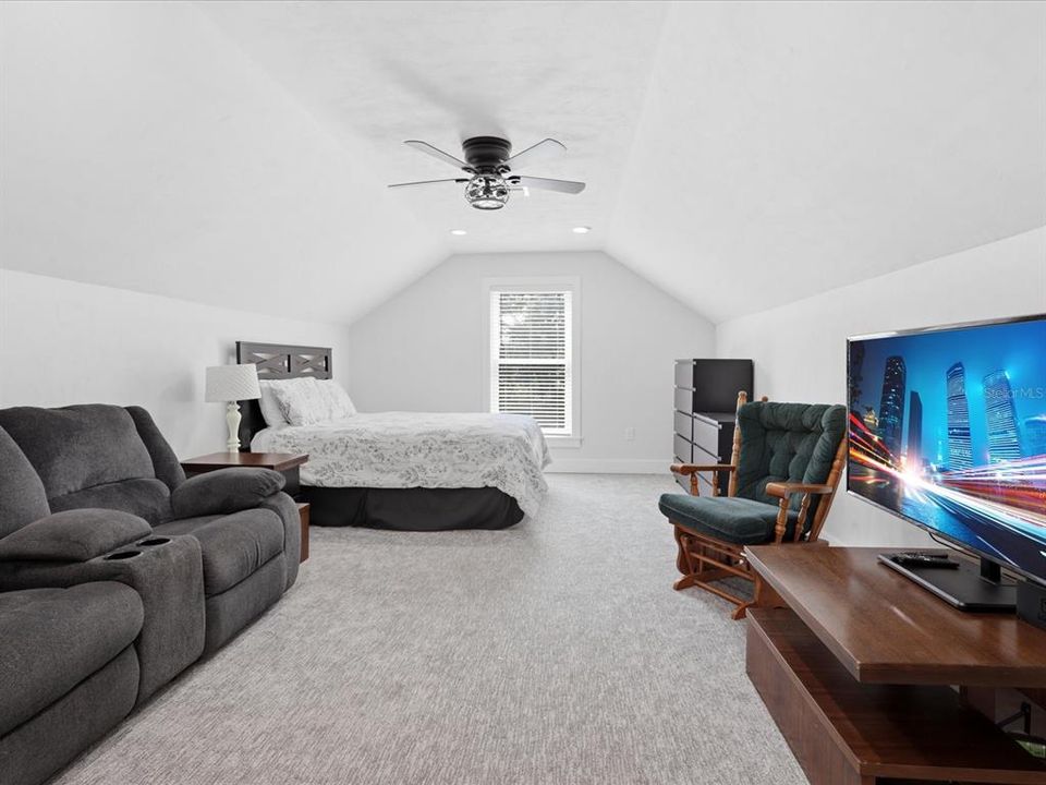 En Venta: $879,900 (4 camas, 3 baños, 2805 Pies cuadrados)