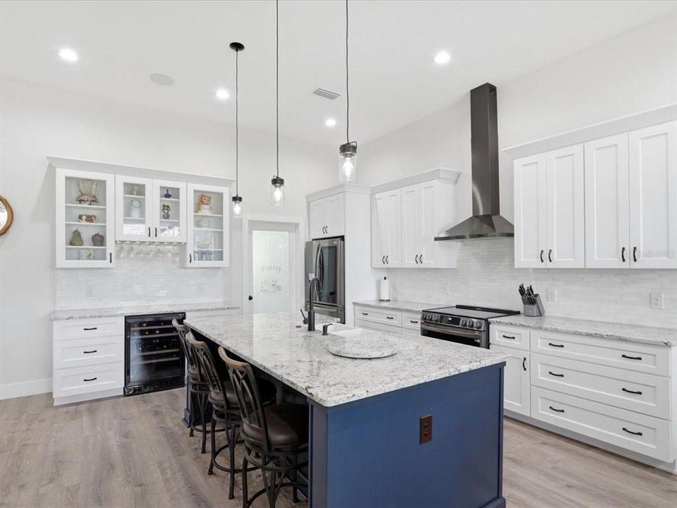 En Venta: $879,900 (4 camas, 3 baños, 2805 Pies cuadrados)