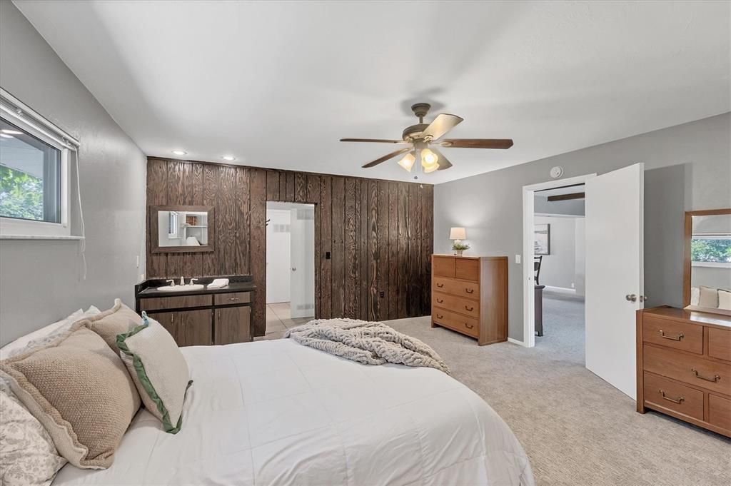 For Sale: $600,000 (4 beds, 2 baths, 2016 Square Feet)
