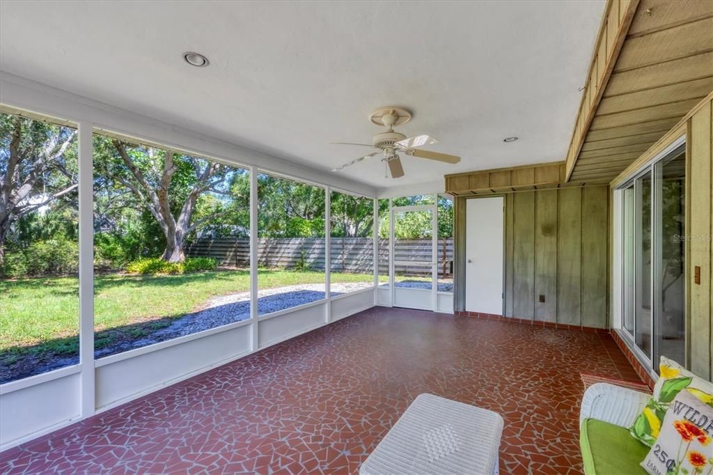 For Sale: $600,000 (4 beds, 2 baths, 2016 Square Feet)