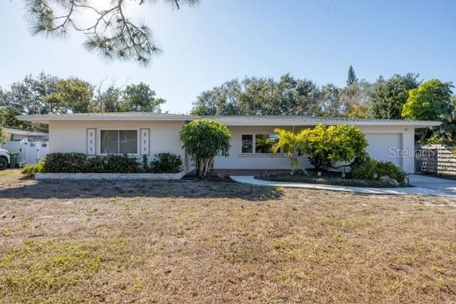 For Sale: $600,000 (4 beds, 2 baths, 2016 Square Feet)
