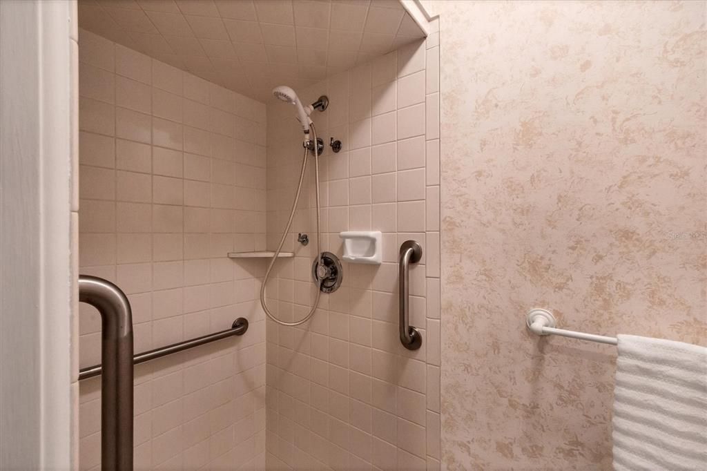 For Sale: $600,000 (4 beds, 2 baths, 2016 Square Feet)