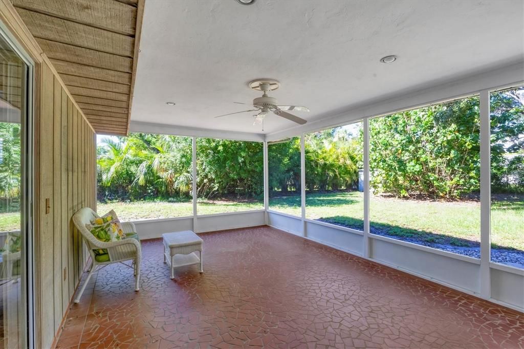 For Sale: $600,000 (4 beds, 2 baths, 2016 Square Feet)