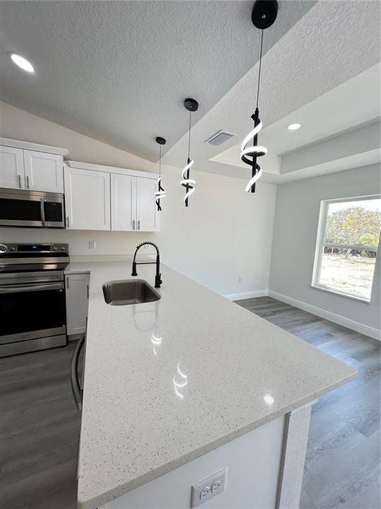 For Sale: $279,900 (3 beds, 2 baths, 1558 Square Feet)