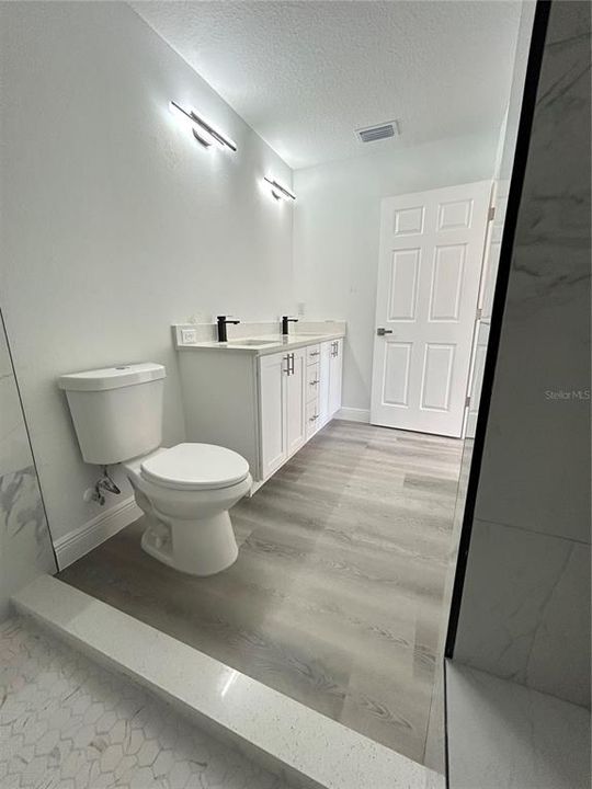 For Sale: $279,900 (3 beds, 2 baths, 1558 Square Feet)