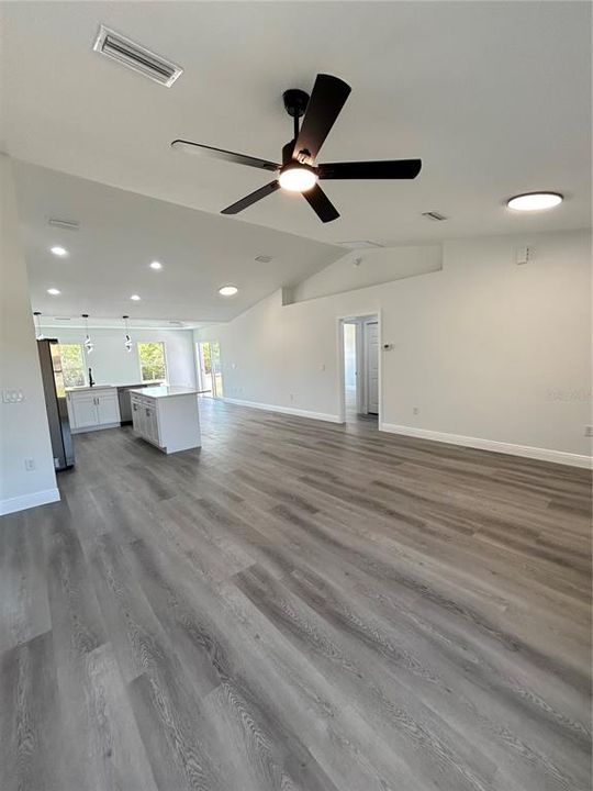For Sale: $279,900 (3 beds, 2 baths, 1558 Square Feet)