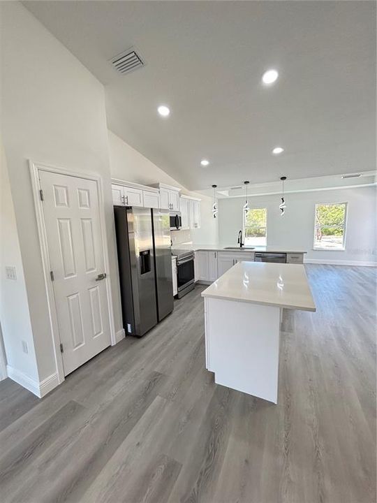 For Sale: $279,900 (3 beds, 2 baths, 1558 Square Feet)