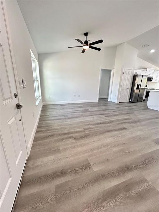 For Sale: $279,900 (3 beds, 2 baths, 1558 Square Feet)