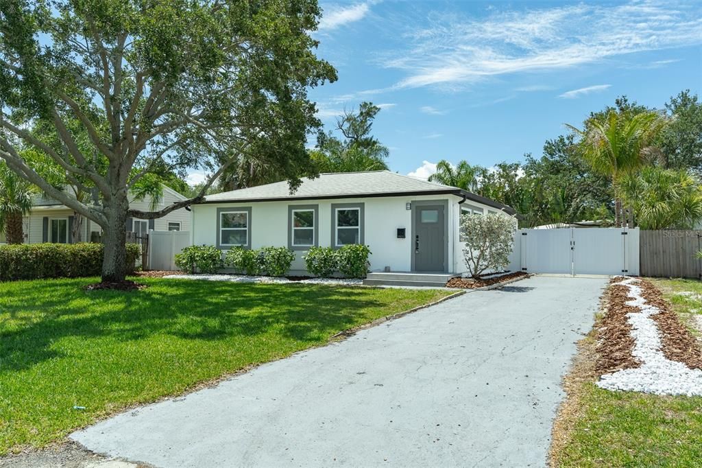 For Sale: $425,000 (3 beds, 2 baths, 1281 Square Feet)