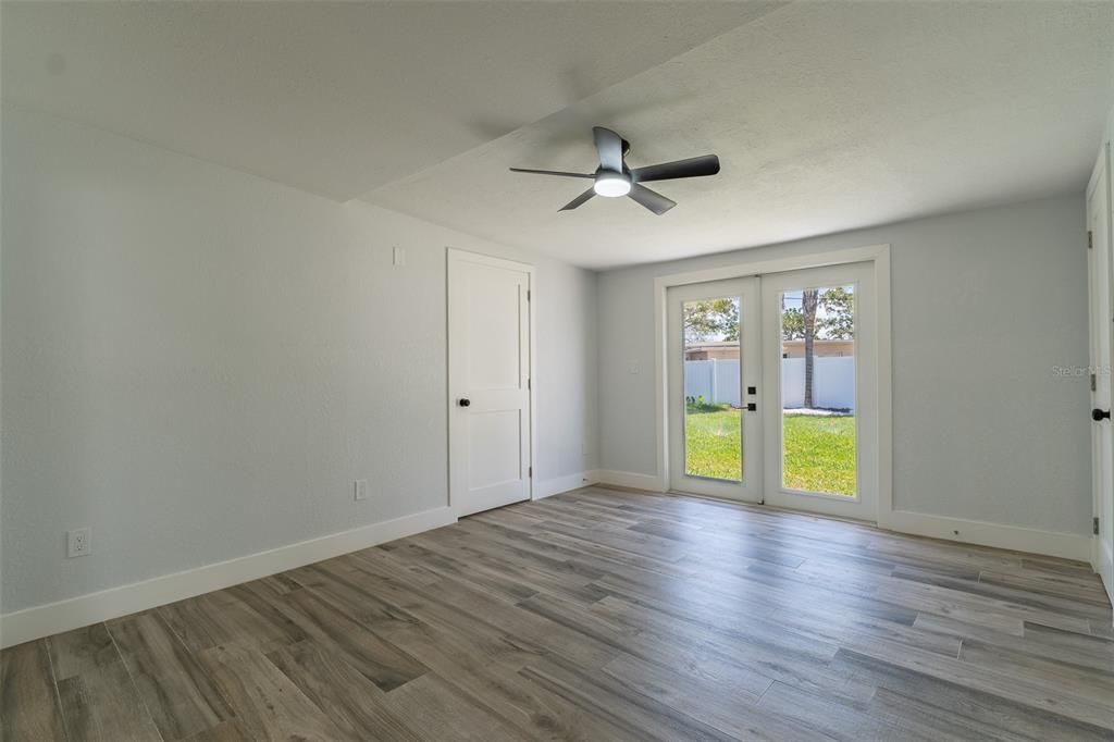For Sale: $425,000 (3 beds, 2 baths, 1281 Square Feet)