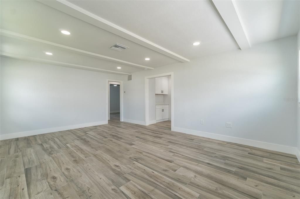 For Sale: $425,000 (3 beds, 2 baths, 1281 Square Feet)