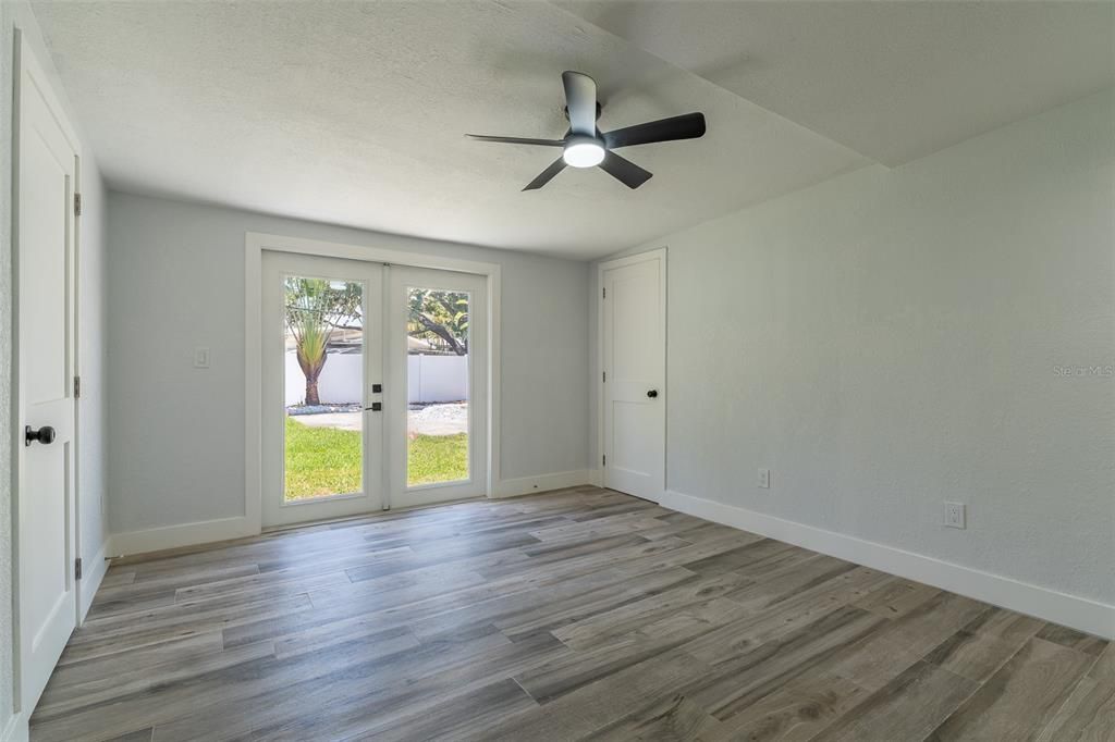 For Sale: $425,000 (3 beds, 2 baths, 1281 Square Feet)